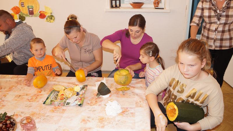 Fotogaléria Vyrezávanie tekvíc 2014 (24) Vyrezávanie tekvíc 2014
